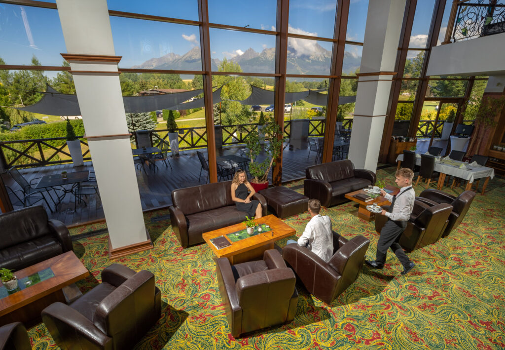 Lobby bar v hoteli International