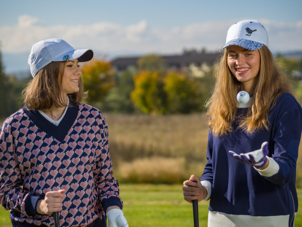 Hráčky golfu na golfovom ihrisku